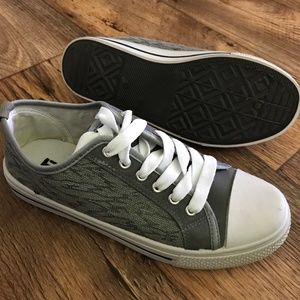 Boys Sneaker Shoe Gray/White Canvas Girls Laces Up
